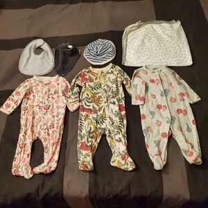 Bundle 3-6 Months Baby Longsleeve Sleep Wear, Burp Cloth, Bucket Hats, Bibs x2